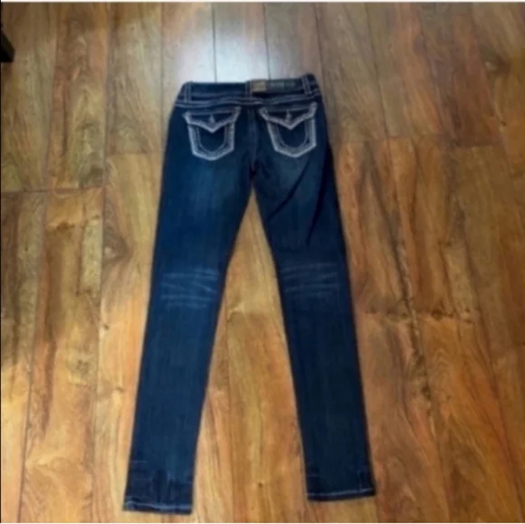 New with tags, gorgeous LA Idol jeans - Picture 2 of 2